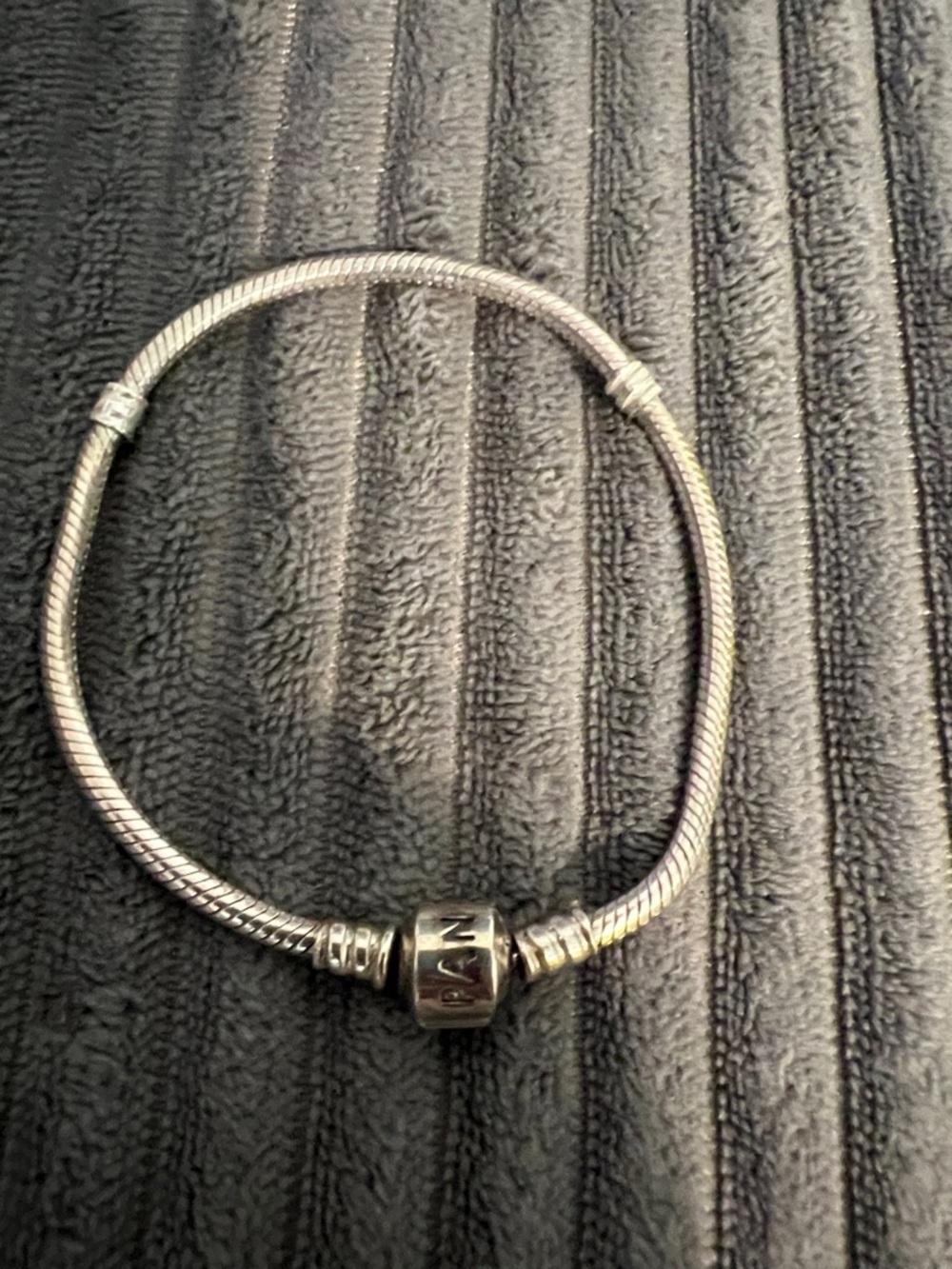 Authentic PANDORA 925 Sterling Silver Classic Snake Barrel Clasp
Charm Bracelet